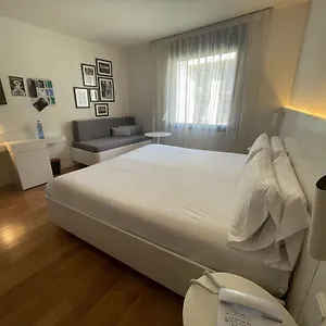 Pol & Grace Hotell